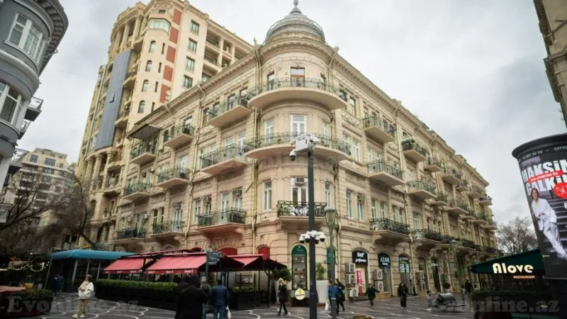 Bakı, Səbail r., İçərişəhər m.da 4 otaqlı mənzil kirayə verilir