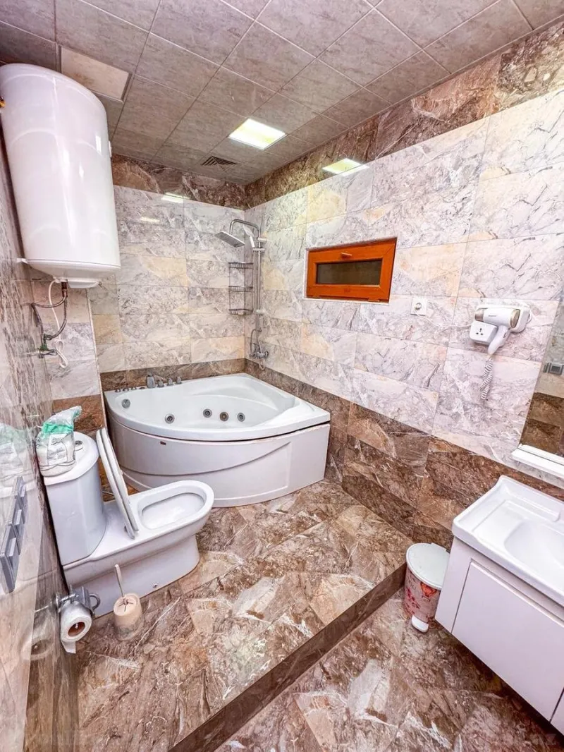 Kirayə verilir 4 otaqlı Mənzil Köhnə tikili 200 m² İçərişəhər m. - şəkil 19