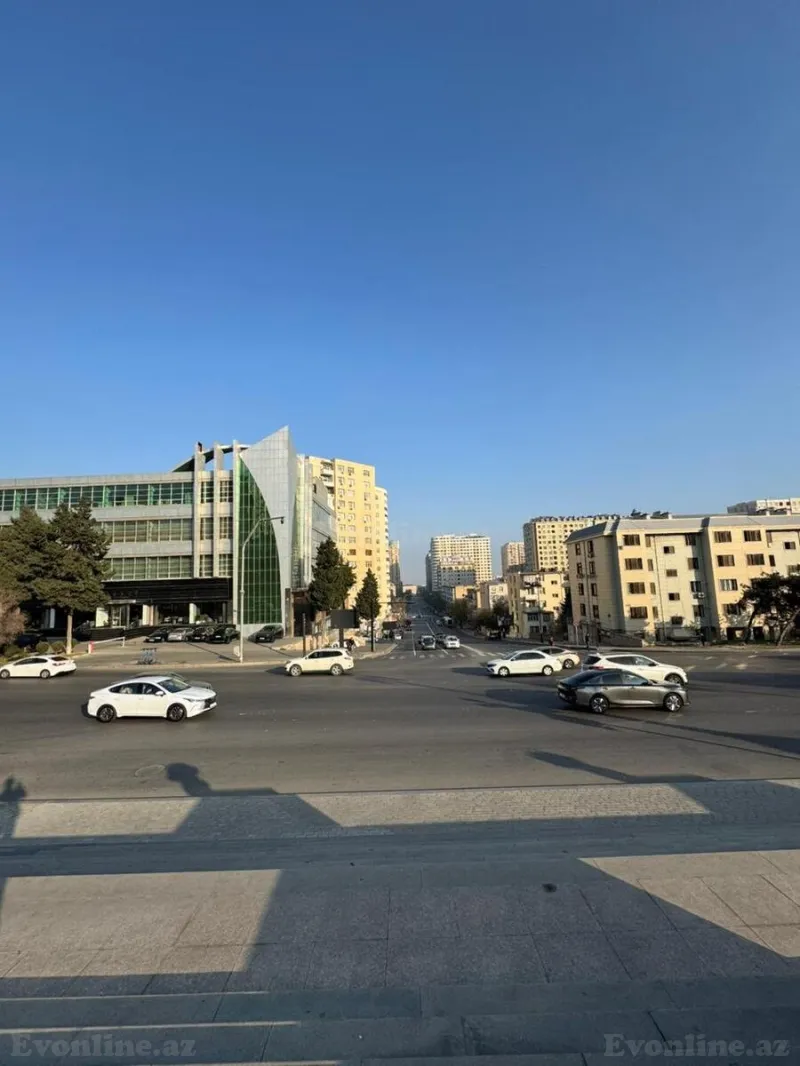 Satılır 3 otaqlı Mənzil Köhnə tikili 85 m² Elmlər Akademiyası m.