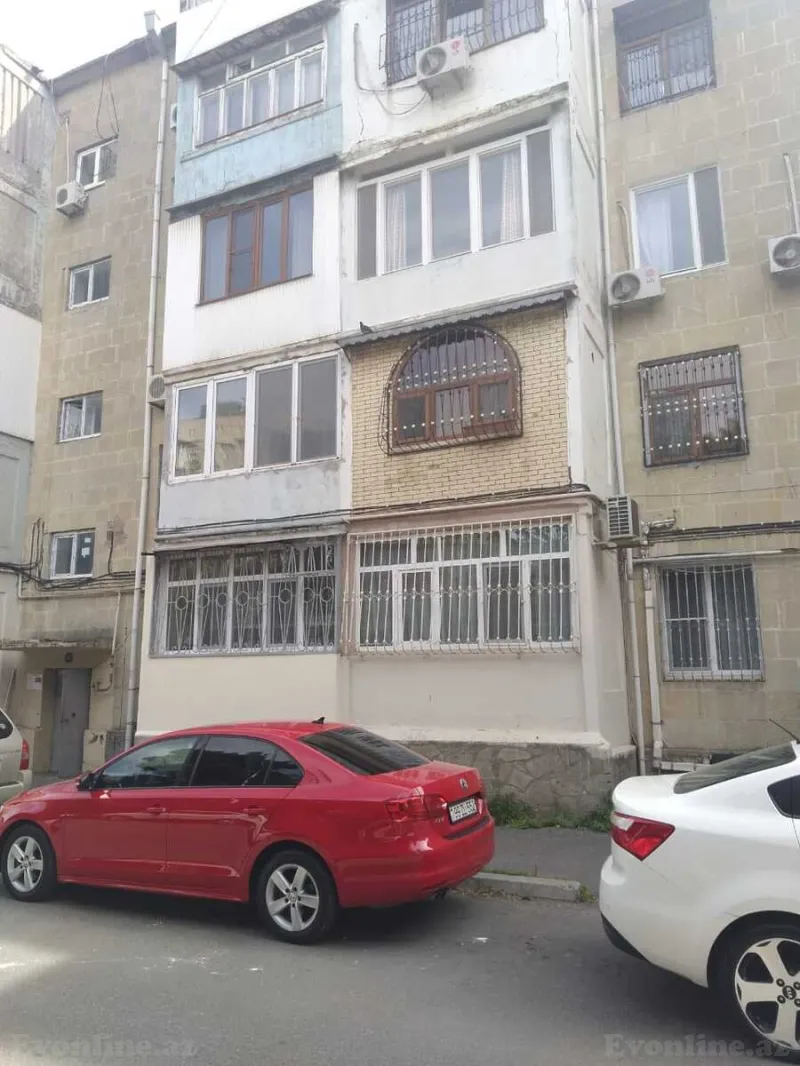 Satılır 2 otaqlı Mənzil Köhnə tikili 50 m² Elmlər Akademiyası m.