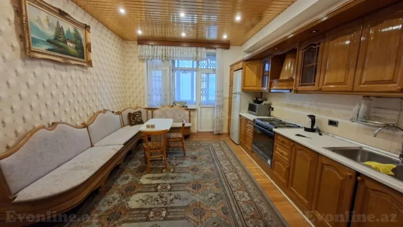 Satılır 4 otaqlı Mənzil Yeni tikili 172 m² 3-cü mikrorayon