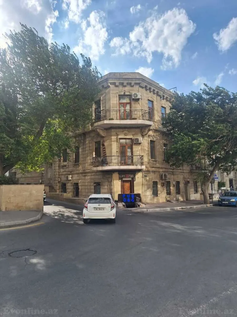 Satılır 2 otaqlı Mənzil Köhnə tikili 56 m² Səbail r.