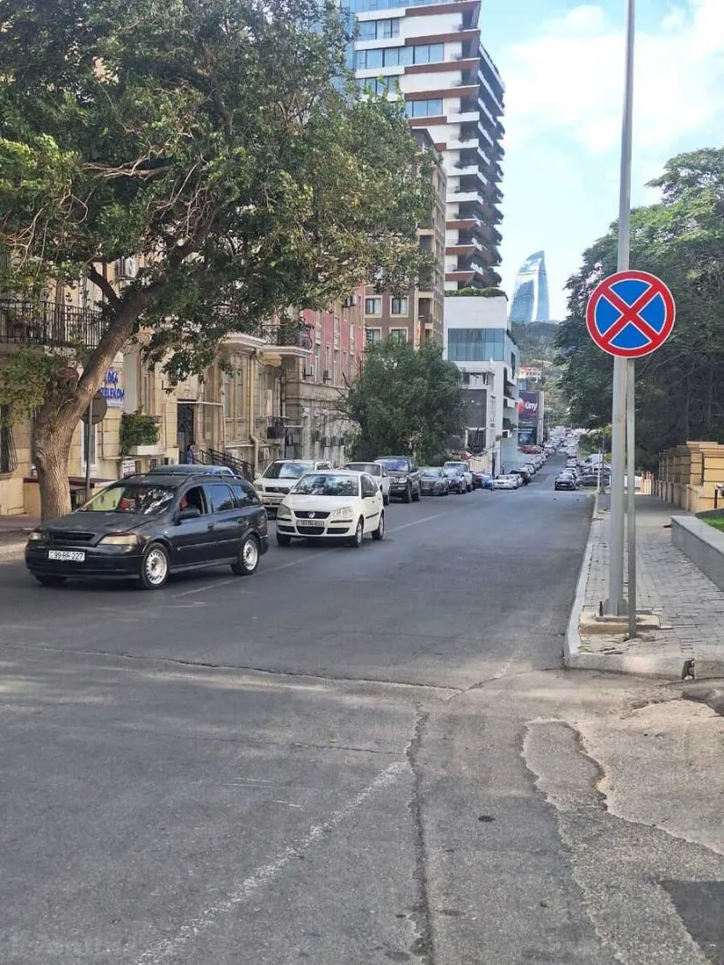 Satılır 2 otaqlı Mənzil Köhnə tikili 56 m² Səbail r. - şəkil 4