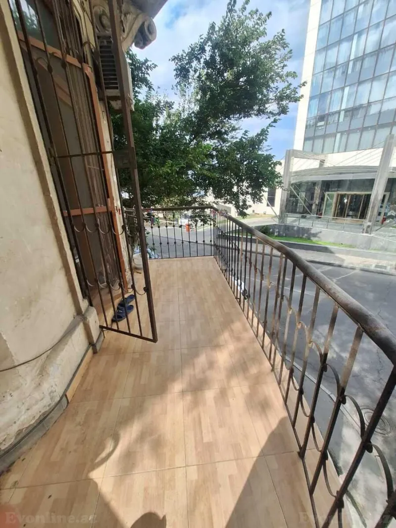 Satılır 2 otaqlı Mənzil Köhnə tikili 56 m² Səbail r. - şəkil 9