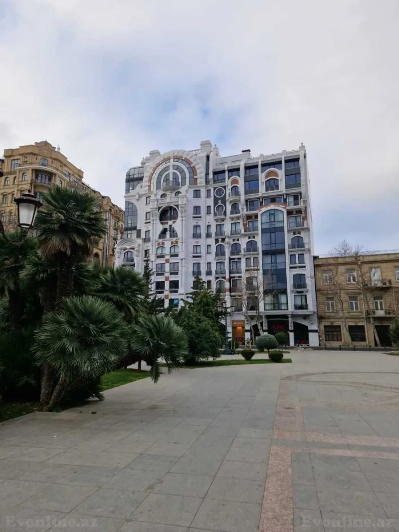 5 otaqlı Mənzil 250 m² Sahil m. Kirayə verilir