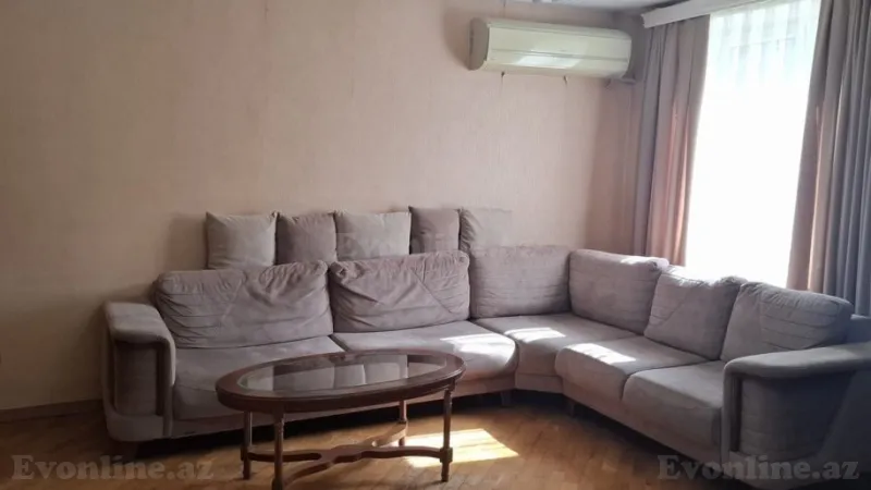 Satılır 3 otaqlı Mənzil Köhnə tikili 88 m² 8 Noyabr m.