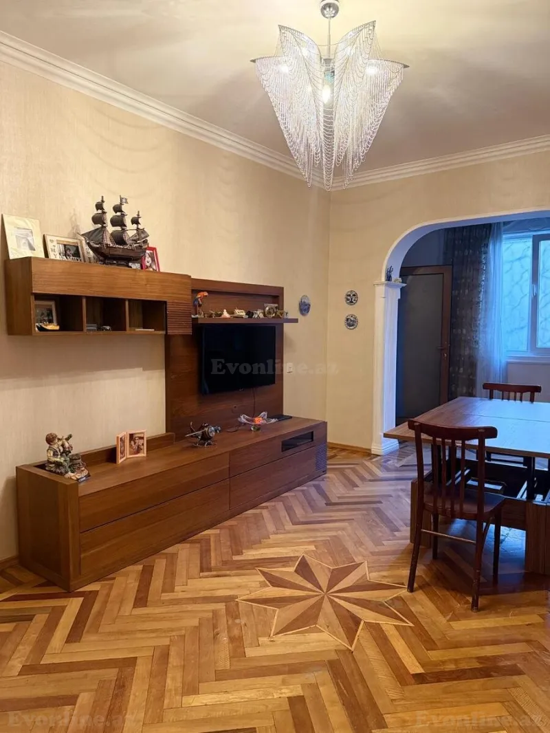 Satılır 4 otaqlı Mənzil Köhnə tikili 120 m² Nəsimi m. - şəkil 2