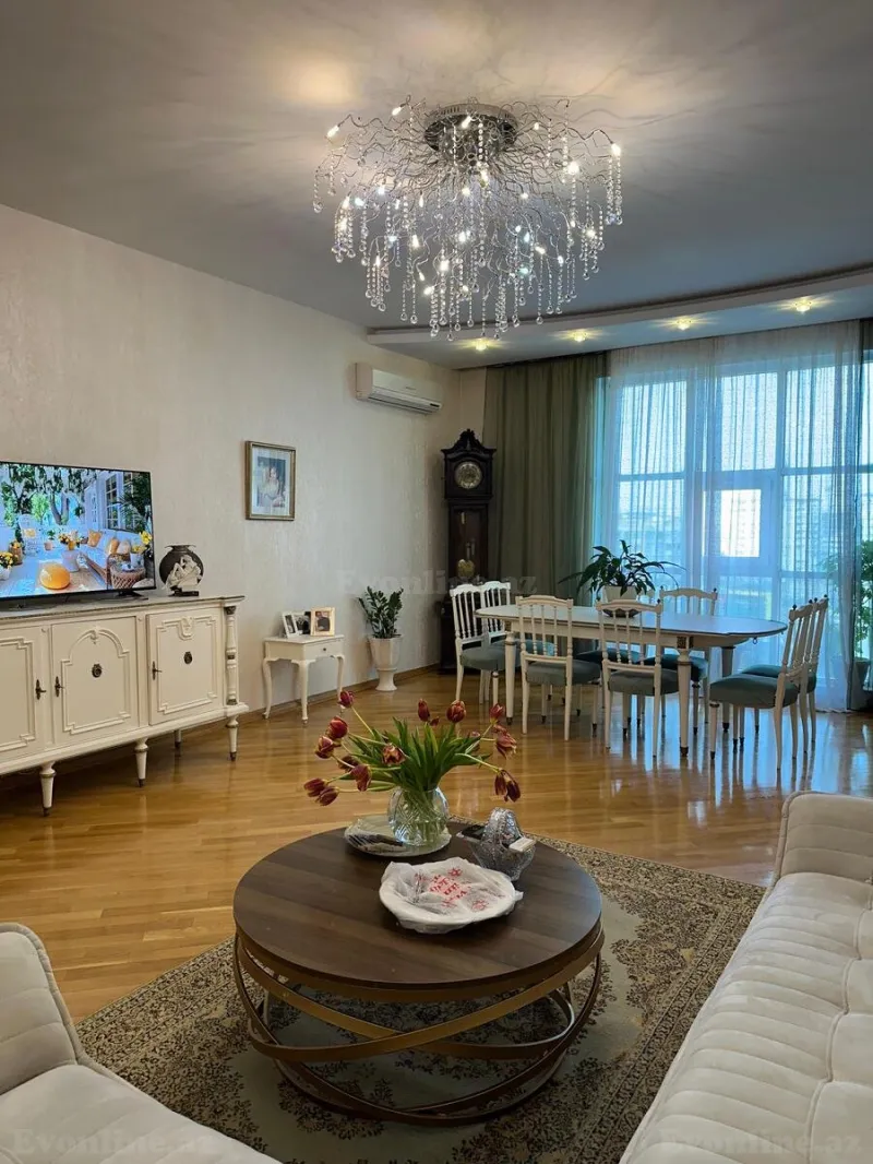 Satılır 4 otaqlı Mənzil Yeni tikili 190 m² Gənclik m.