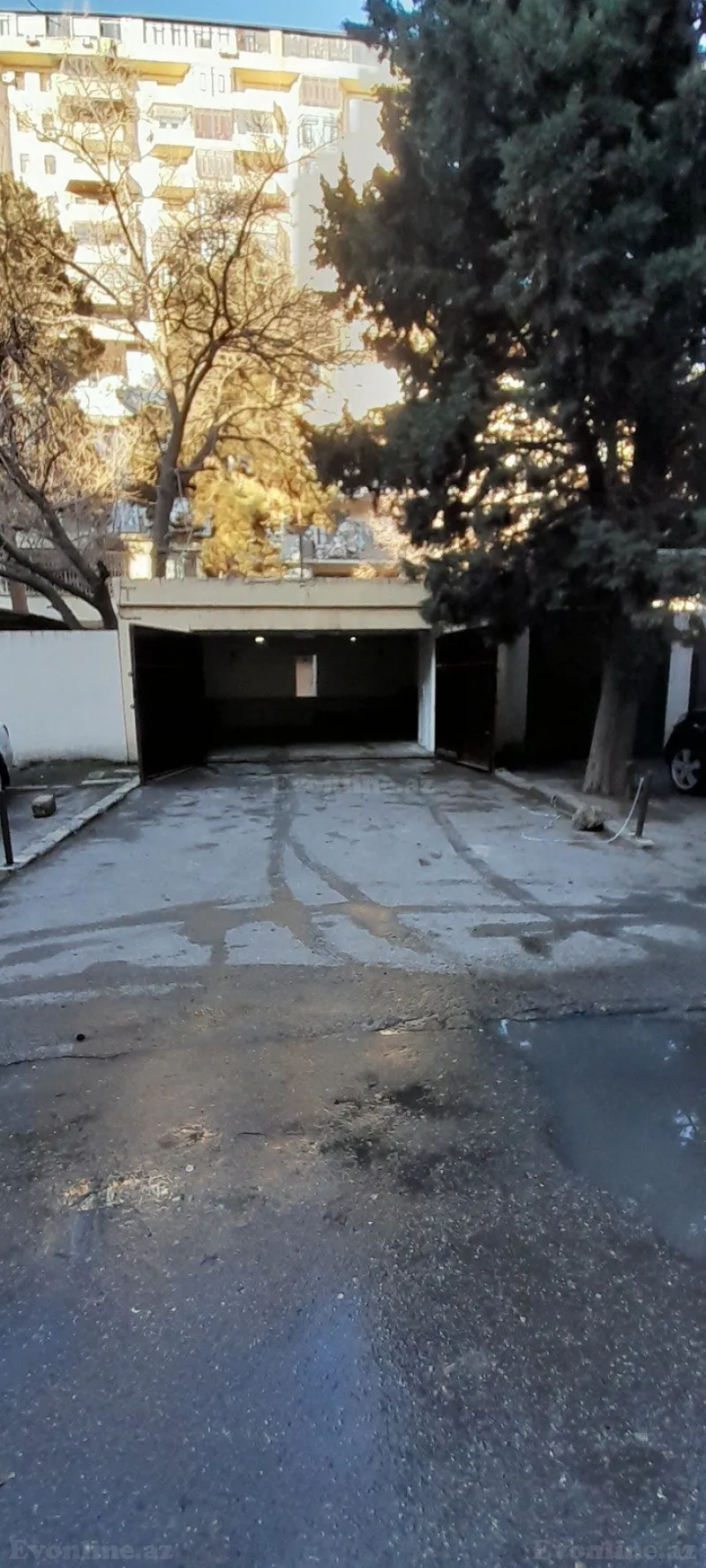 Bakı, Binəqədi r., Azadlıq prospekti m., 8-ci mikrorayonda obyekt satılır