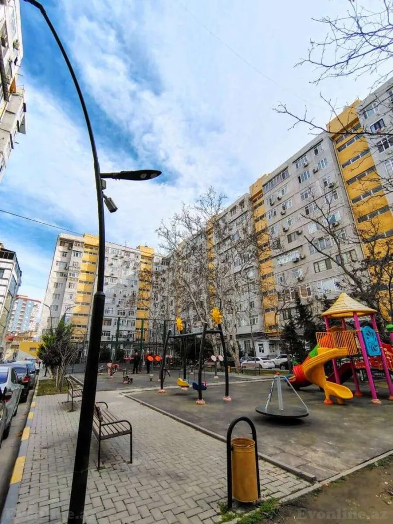 Satılır 2 otaqlı Mənzil Köhnə tikili 73 m² Gənclik m. - şəkil 2