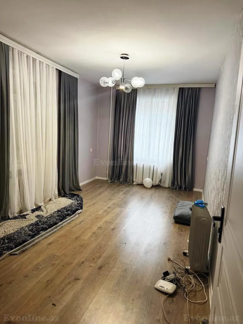 Satılır 2 otaqlı Mənzil Köhnə tikili 65 m² 8 Noyabr m.