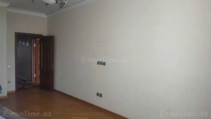 Satılır 3 otaqlı Mənzil Yeni tikili 130 m² Neftçilər m. - şəkil 3