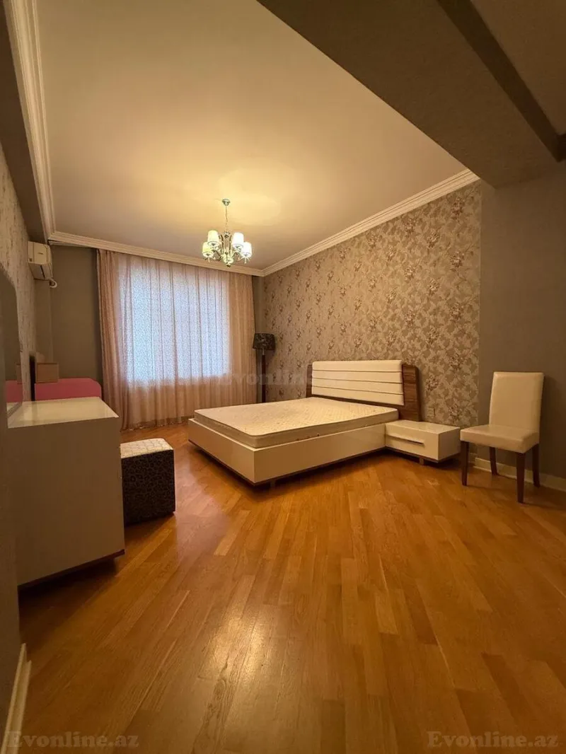 Kirayə verilir 3 otaqlı Mənzil Yeni tikili 130 m² Elmlər Akademiyası m.