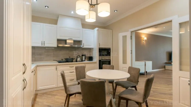 Kirayə verilir 4 otaqlı Mənzil Yeni tikili 320 m² İçərişəhər m. - şəkil 9