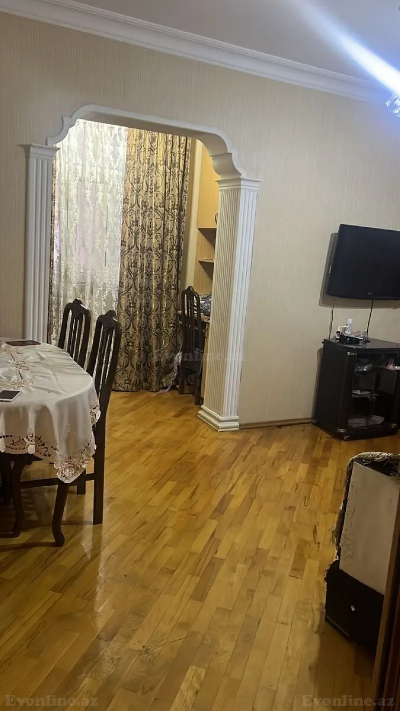 Satılır 2 otaqlı Mənzil Köhnə tikili 45 m² 8-ci mikrorayon - şəkil 2