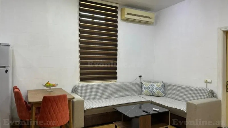 Kirayə verilir 3 otaqlı Mənzil Köhnə tikili 120 m² İçərişəhər m.