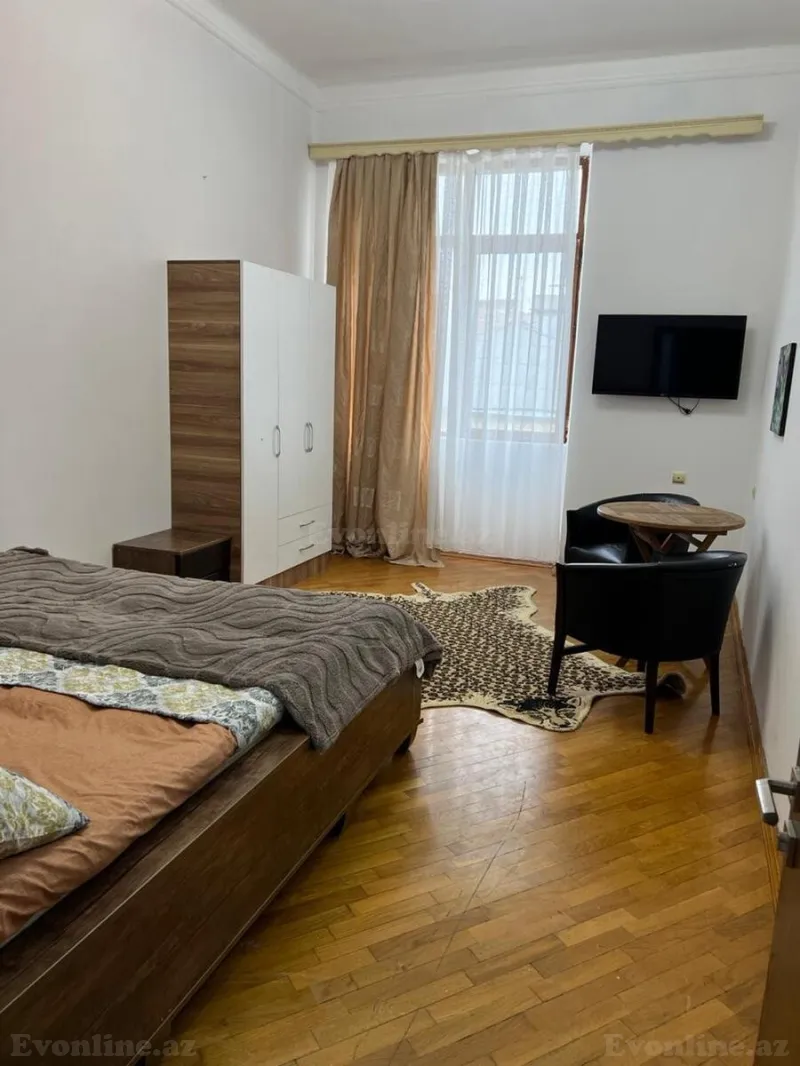 Kirayə verilir 3 otaqlı Mənzil Köhnə tikili 120 m² İçərişəhər m. - şəkil 4