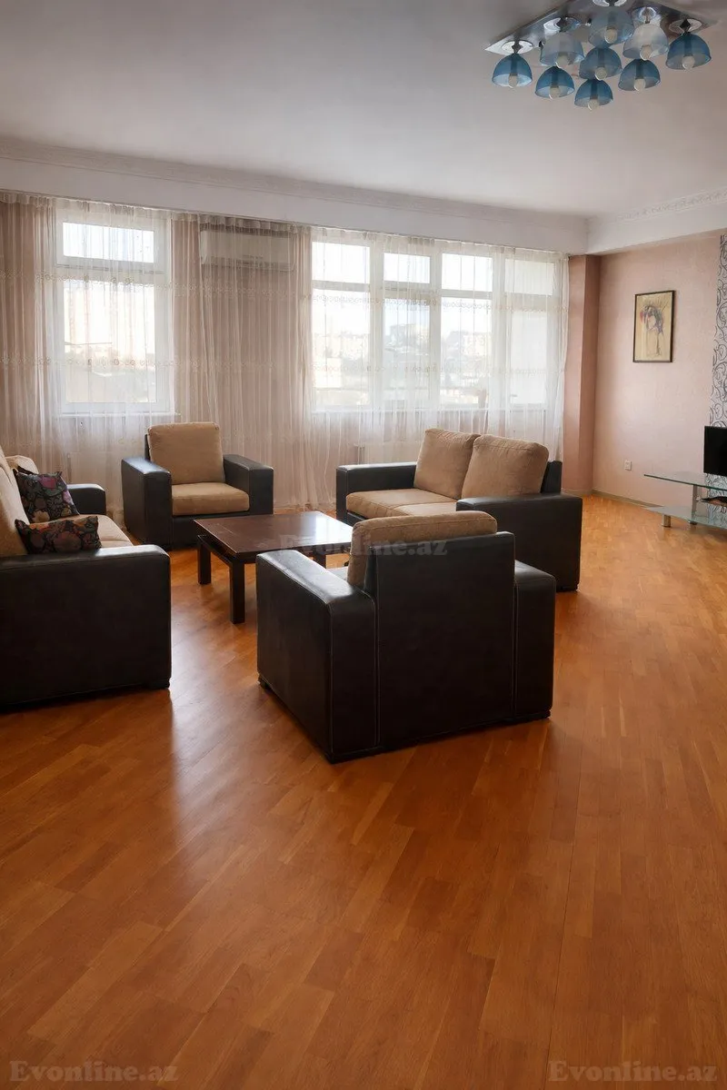 Kirayə verilir 3 otaqlı Mənzil Yeni tikili 130 m² Həzi Aslanov m.