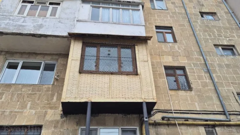 Satılır 3 otaqlı Mənzil Köhnə tikili 80 m² Yasamal