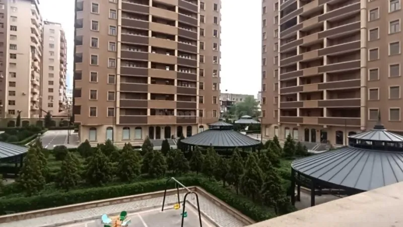 Satılır 2 otaqlı Mənzil Yeni tikili 120 m² 28 May m.