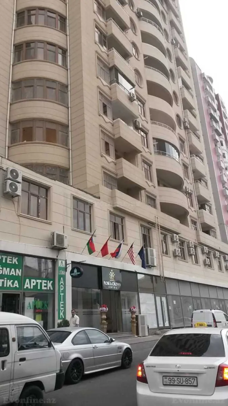 Kirayə verilir 3 otaqlı Mənzil Yeni tikili 200 m² Xətai m.