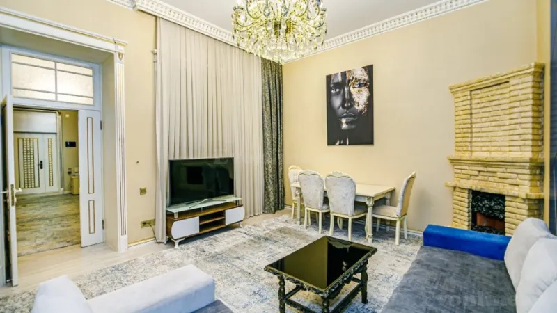 Bakı, Nəsimi r., 8 Noyabr m.da 5 otaqlı mənzil satılır