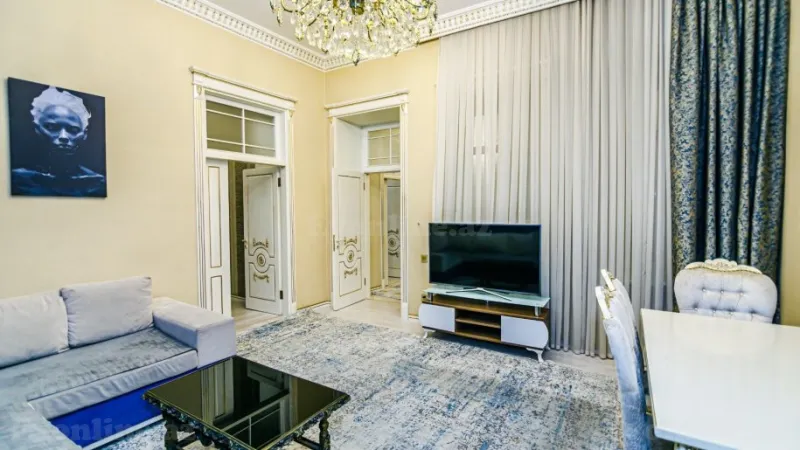 Satılır 5 otaqlı Mənzil Köhnə tikili 138 m² 8 Noyabr m. - şəkil 2