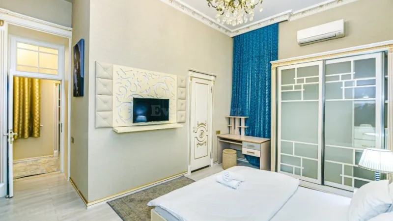 Satılır 5 otaqlı Mənzil Köhnə tikili 138 m² 8 Noyabr m. - şəkil 15