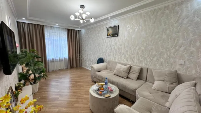 Satılır 2 otaqlı Mənzil Köhnə tikili 60 m² 8-ci mikrorayon - şəkil 2