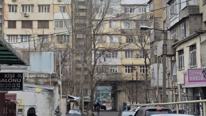 Satılır 2 otaqlı Mənzil Köhnə tikili 65 m² Yasamal - şəkil 2