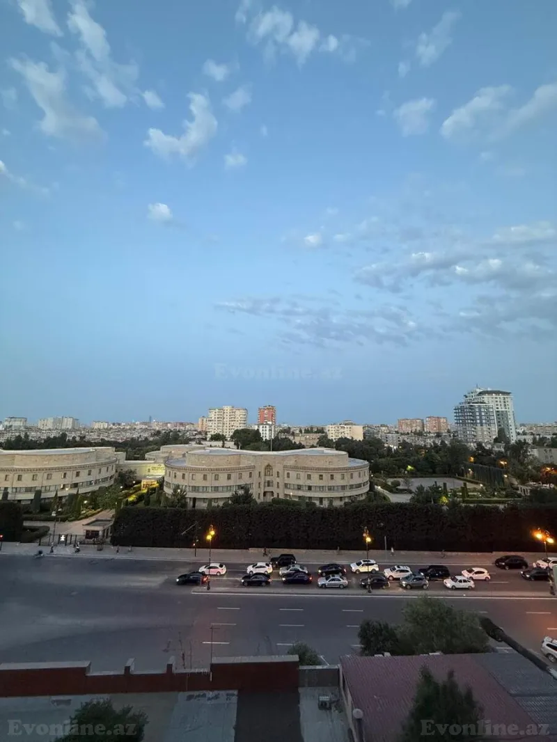 Satılır 3 otaqlı Mənzil Köhnə tikili 85 m² 6-cı mikrorayon