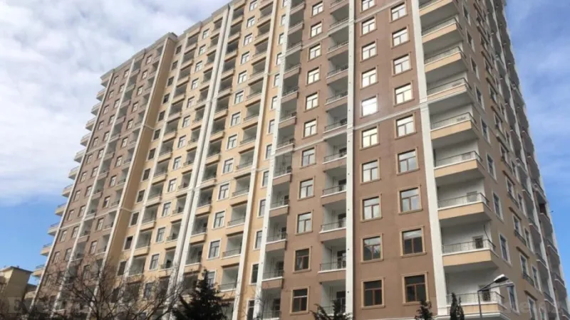 Bakı, Xətai r., Əhmədli m.da 4 otaqlı mənzil kirayə verilir