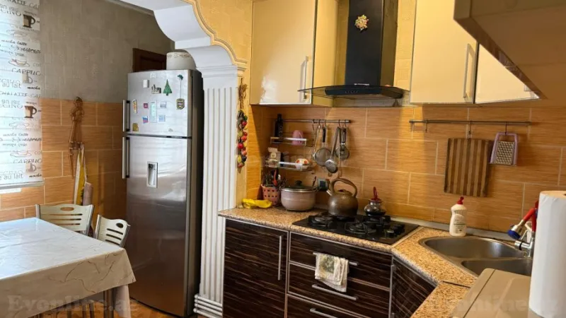 Satılır 4 otaqlı Mənzil Köhnə tikili 110 m² Yeni Yasamal - şəkil 4