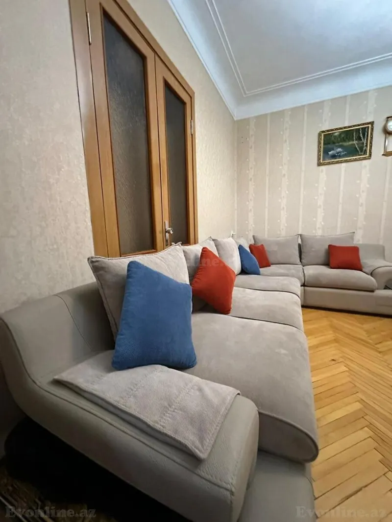 Kirayə verilir 3 otaqlı Mənzil Köhnə tikili 100 m² Nəsimi r.