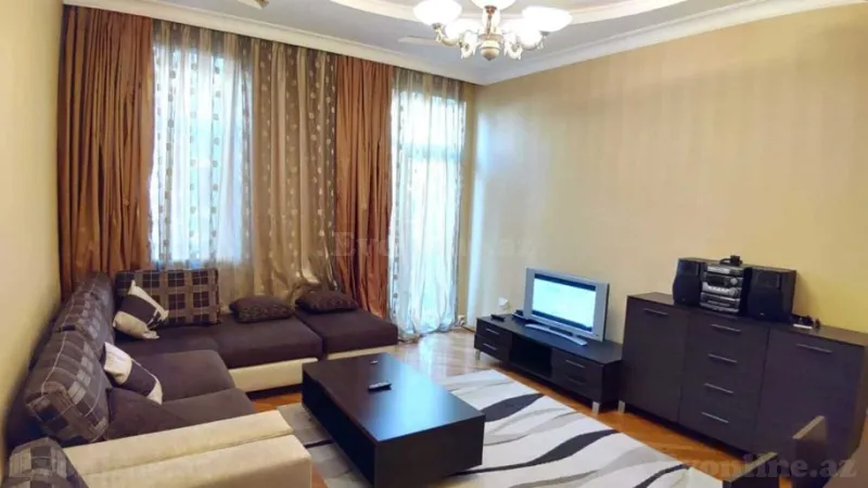 Kirayə verilir 3 otaqlı Mənzil Köhnə tikili 95 m² Sahil m. - şəkil 2