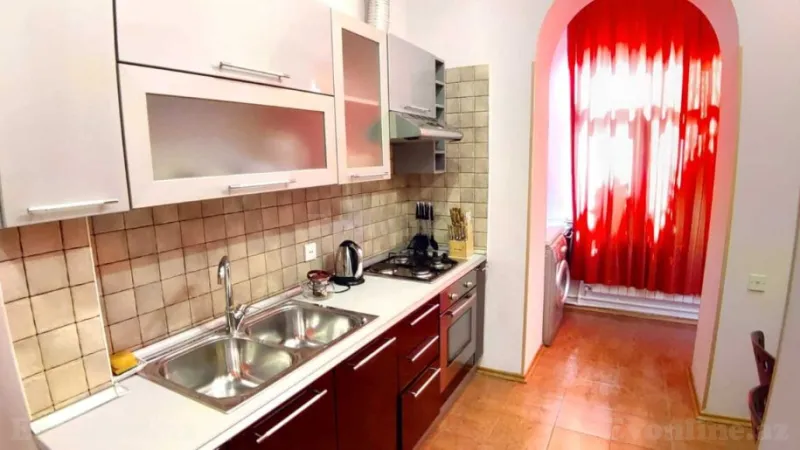 Kirayə verilir 3 otaqlı Mənzil Köhnə tikili 95 m² Sahil m. - şəkil 10