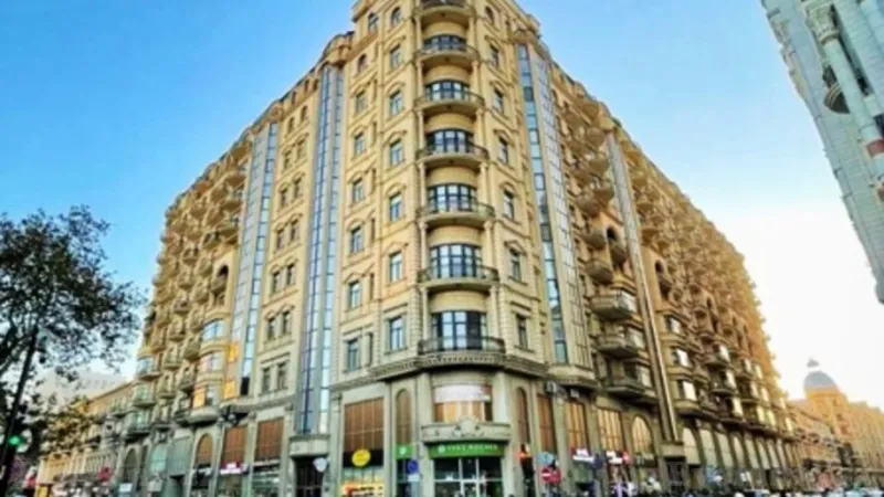 Kirayə verilir 3 otaqlı Mənzil Yeni tikili 130 m² Sahil m.