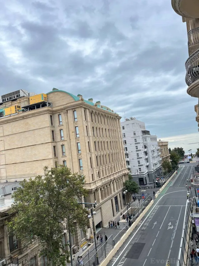 Kirayə verilir 3 otaqlı Mənzil Yeni tikili 130 m² Sahil m. - şəkil 2