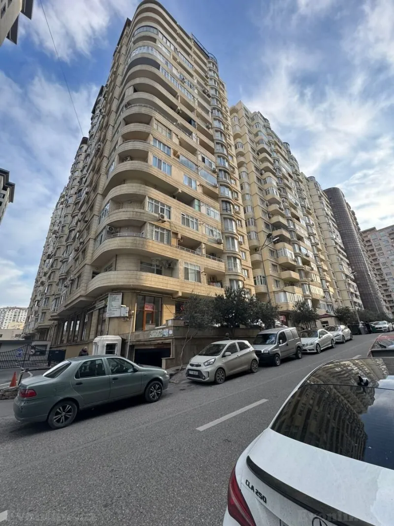 Satılır 2 otaqlı Mənzil Yeni tikili 68 m² 8 Noyabr m.