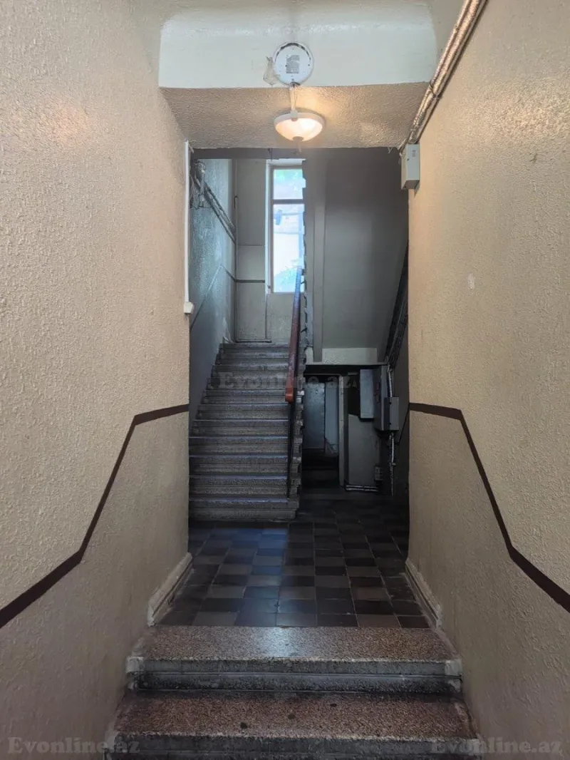 Satılır 3 otaqlı Mənzil Köhnə tikili 105 m² Sahil m. - şəkil 2