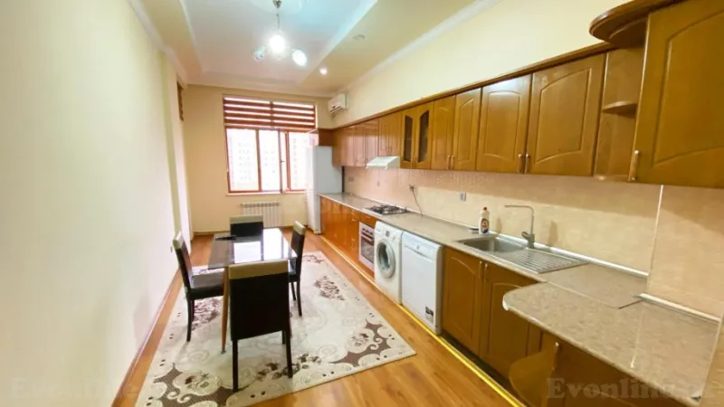 Kirayə verilir 4 otaqlı Mənzil Yeni tikili 180 m² Nizami m.