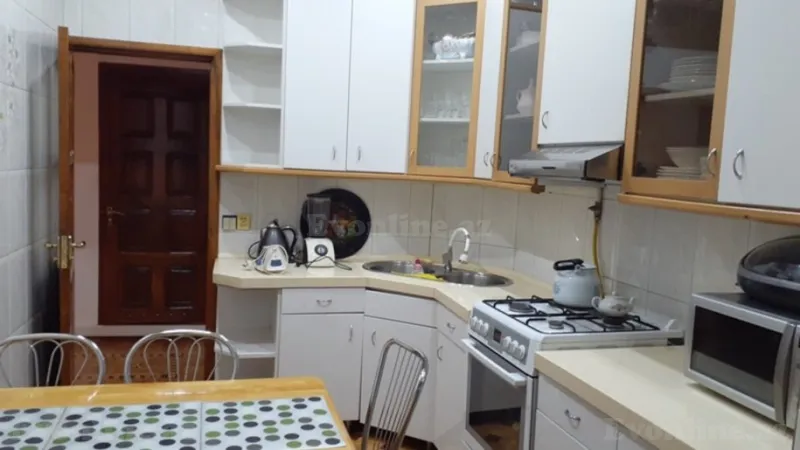 Kirayə verilir 2 otaqlı Mənzil Köhnə tikili 60 m² Sahil m. - şəkil 2