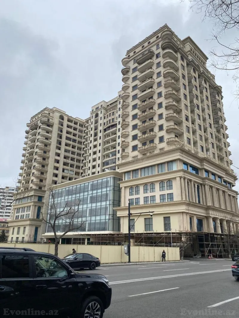Satılır 4 otaqlı Mənzil Yeni tikili 153 m² Elmlər Akademiyası m.