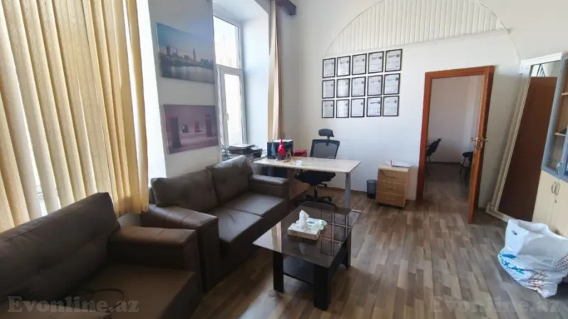 Bakı, Səbail r., İçərişəhər m.da 3 otaqlı ofis kirayə verilir