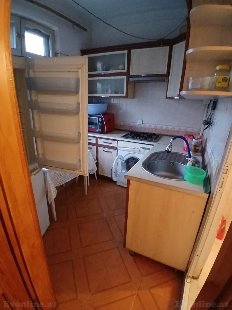Kirayə verilir 2 otaqlı Mənzil Köhnə tikili 40 m² 4-cü mikrorayon