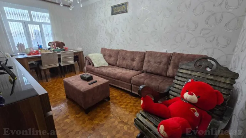 Satılır 3 otaqlı Mənzil Köhnə tikili 82 m² 8 Noyabr m.