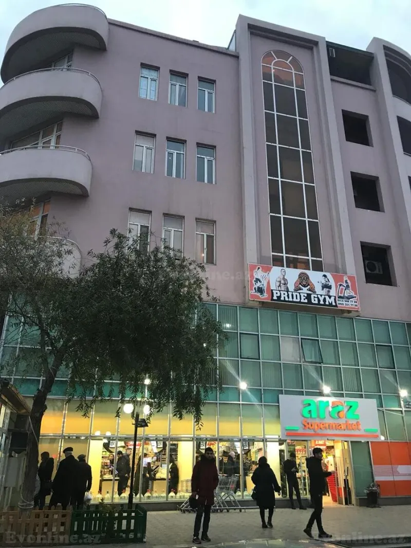 Satılır Obyekt 2200 m² Memar Əcəmi m.