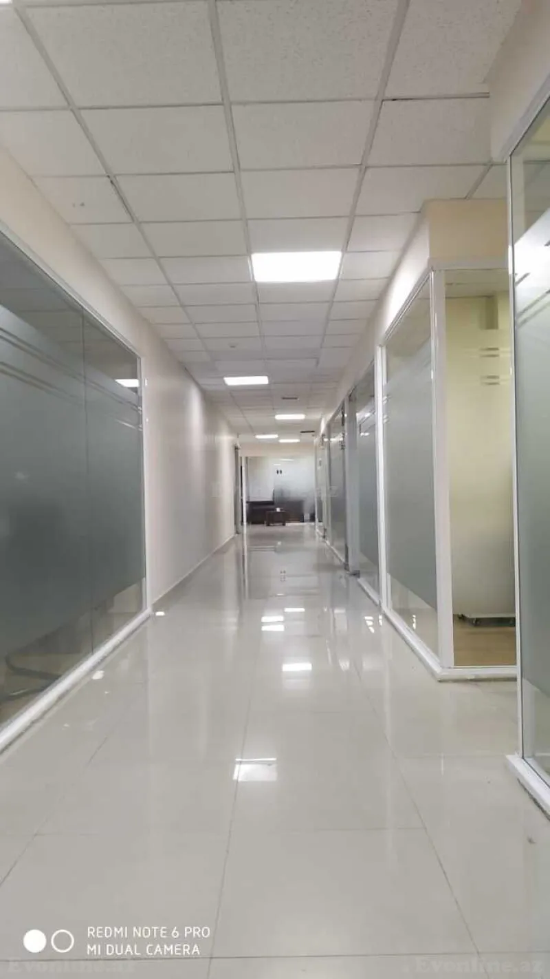 Satılır Obyekt 2200 m² Memar Əcəmi m. - şəkil 2