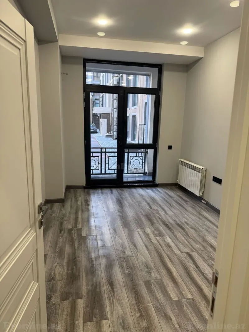 Kirayə verilir Ofis 45 m² 8 Noyabr m.