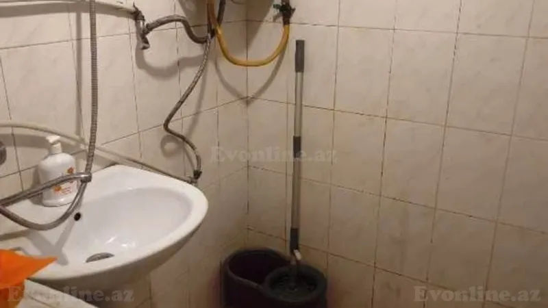 Satılır 2 otaqlı Mənzil Köhnə tikili 45 m² Gənclik m. - şəkil 5